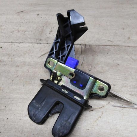 zamok-bagaznika-audi-a4-b6-art-82649-big-1