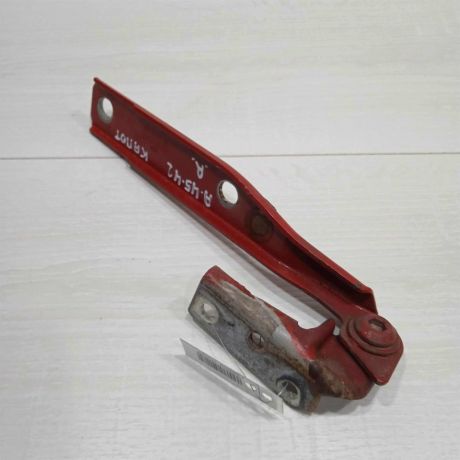 petlia-kapota-pravaia-audi-a6-c4-audi-100-c4-art-83024-big-0