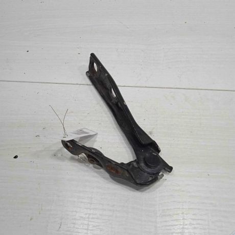 petlia-kapota-pravaia-audi-a3-8l-art-87831-big-0