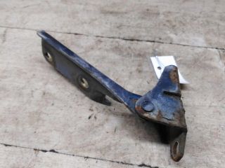 petlia-kapota-peredniaia-pravaia-mitsubishi-space-wagon-iii-art-89158