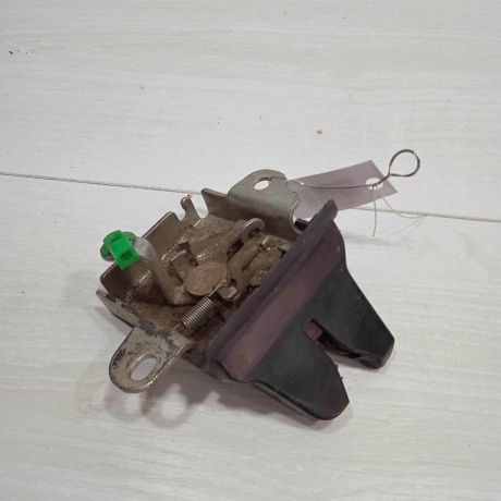 zamok-bagaznika-sedan-toyota-corolla-ix-e120-e130-art-89418-big-2