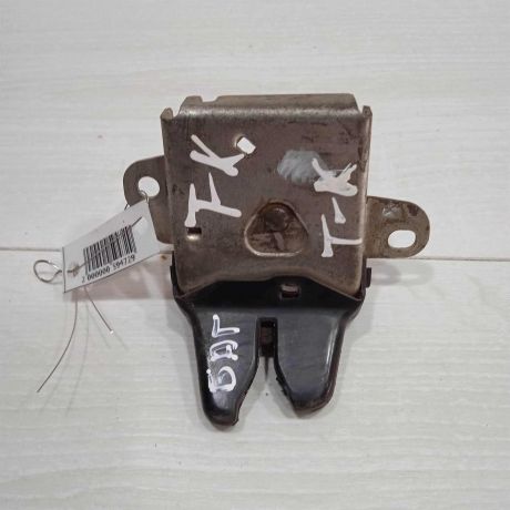 zamok-bagaznika-sedan-toyota-corolla-ix-e120-e130-art-89418-big-3