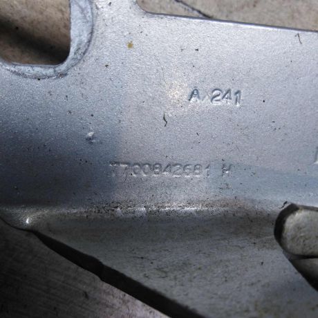 petlia-kapota-pravaia-renault-clio-ii-dorestailing-art-91652-big-2