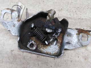 zamok-kapota-renault-logan-i-art-93260