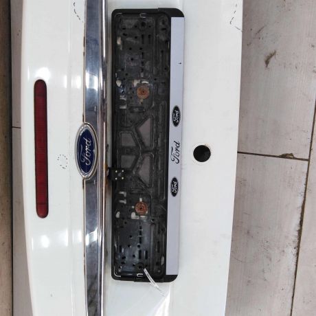 kryska-bagaznika-ford-focus-i-restailing-art-98131-big-3