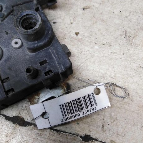 zamok-kapota-ford-focus-i-art-98289-big-3