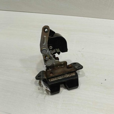 zamok-bagaznika-hyundai-santa-fe-ii-art-98414-big-0