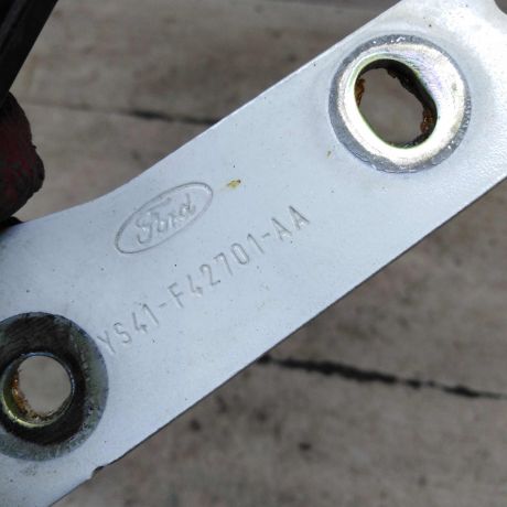 petlia-kryski-bagaznika-ford-focus-i-art-98884-big-1