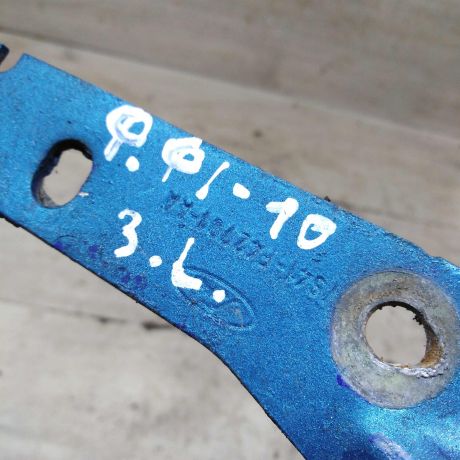 petlia-kryski-bagaznika-levaia-ford-focus-i-art-100138-big-1