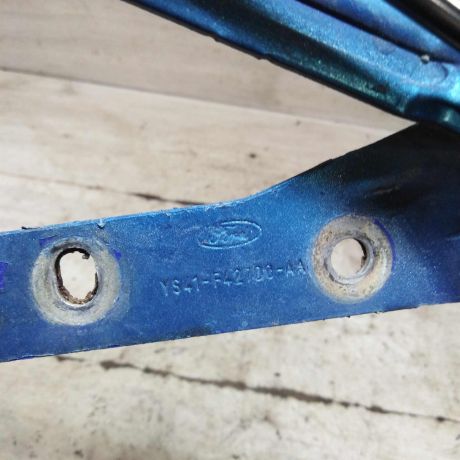 petlia-kryski-bagaznika-pravaia-ford-focus-i-art-100139-big-1