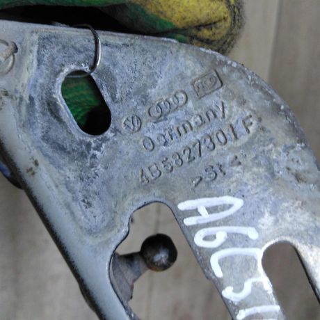 petlia-kryski-bagaznika-zadniaia-levaia-audi-a6-c5-art-100606-big-2