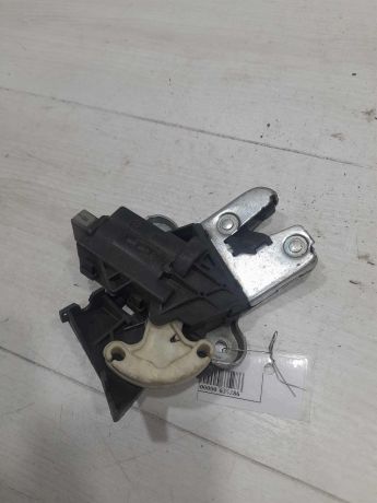 zamok-kryski-bagaznika-volkswagen-passat-b6-art-100738-big-3