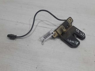 zamok-kryski-bagaznika-audi-100-c4-art-100781