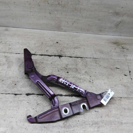 petlia-kryski-bagaznika-levaia-audi-a6-c5-art-101366-big-0