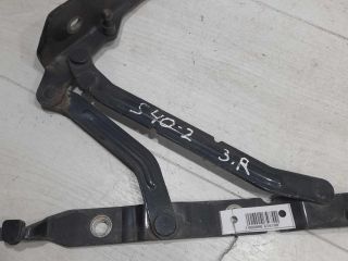 petlia-kryski-bagaznika-pravaia-volvo-s40-art-101879