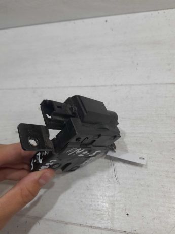 zamok-kryski-bagaznika-sedan-universal-renault-megane-ii-art-101910-big-1