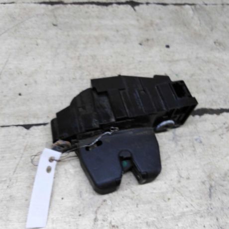 zamok-kryski-bagaznika-peugeot-308-i-art-102155-big-2