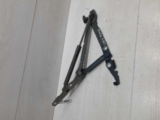 petlia-kryski-bagaznika-pravaia-volvo-s80-art-102722