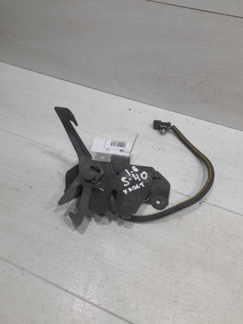 zamok-kapota-volvo-s40-volvo-v40-art-102747-big-0