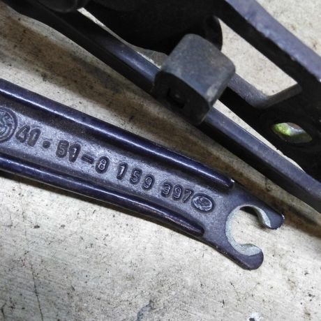 petlia-kryski-bagaznika-levaia-sedan-bmw-e39-art-103556-big-2