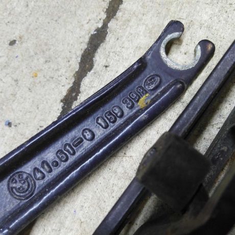 petlia-kryski-bagaznika-pravaia-sedan-bmw-e39-art-104330-big-3