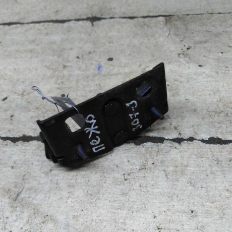 zamok-bagaznika-otvetnaia-cast-peugeot-307-art-104799-big-1