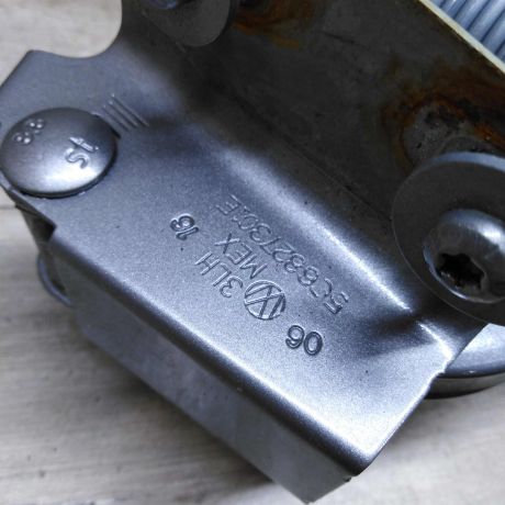 petlia-kryski-bagaznika-volkswagen-jetta-vi-art-105231-big-3