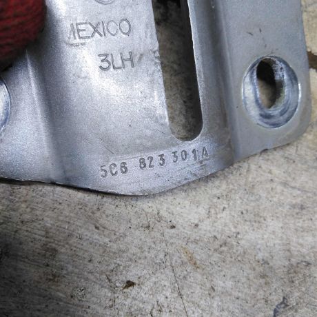 petlia-kapota-levaia-volkswagen-jetta-vi-art-105360-big-3