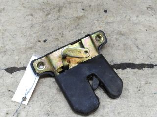 zamok-kryski-bagaznika-audi-a4-b5-art-105394