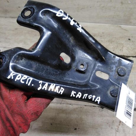 kronstein-krepleniia-zamka-kapota-volkswagen-jetta-vi-art-105699-big-2