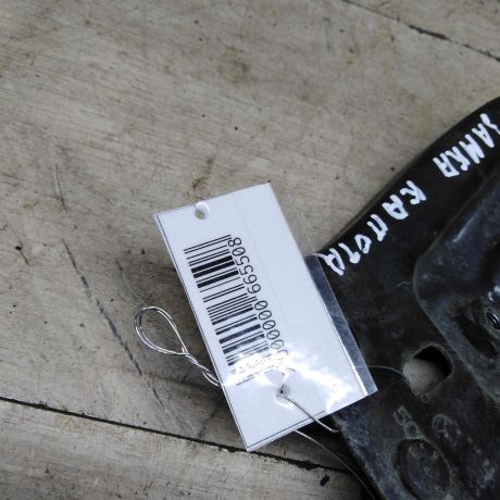 kronstein-krepleniia-zamka-kapota-volkswagen-jetta-vi-art-105699-big-1