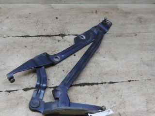 petlia-kryski-bagaznika-levaia-audi-100-c4-art-105813