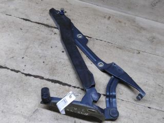 petlia-kryski-bagaznika-pravaia-audi-100-c4-art-105814