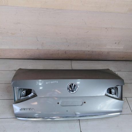 kryska-bagaznika-volkswagen-jetta-vi-sledy-remonta-art-105816-big-0