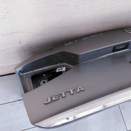 kryska-bagaznika-volkswagen-jetta-vi-sledy-remonta-art-105816-big-8
