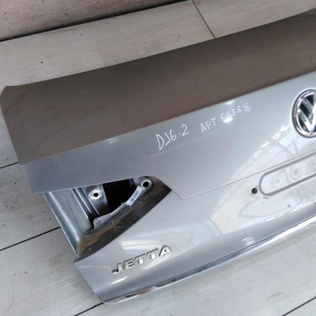 kryska-bagaznika-volkswagen-jetta-vi-sledy-remonta-art-105816-big-1