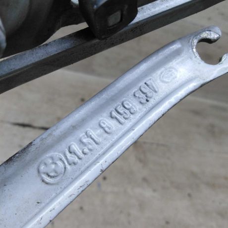 petlia-kryski-bagaznika-zadniaia-levaia-bmw-e39-art-105829-big-3