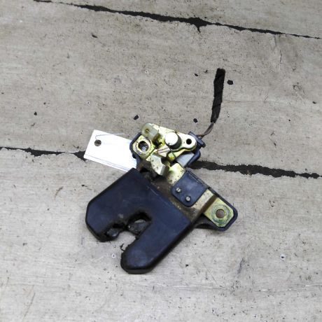 zamok-kryski-bagaznika-volkswagen-passat-b5-sedan-art-107083-big-0