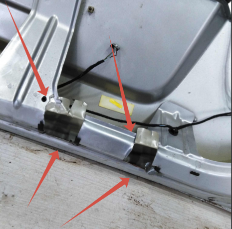 kryska-bagaznika-skoda-octavia-a5-universal-defekty-universal-art-107291-big-1