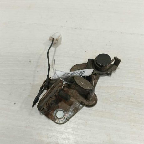 zamok-kryski-bagaznika-otvetnaia-cast-hyundai-sonata-4-ef-art-107487-big-1