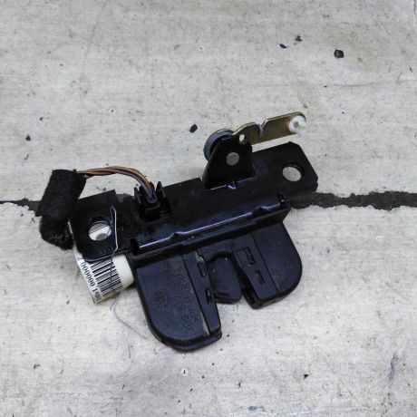 zamok-kryski-bagaznika-volkswagen-passat-b5-gp-universal-art-107831-big-3