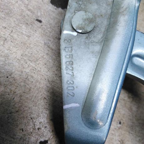 petlia-kryski-bagaznika-pravaia-sedan-volkswagen-passat-b5-art-109630-big-1