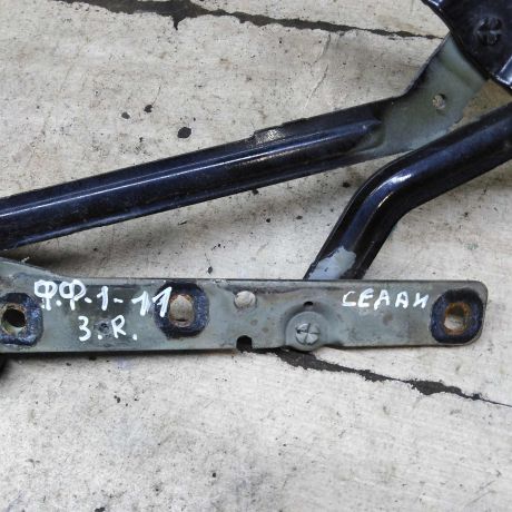 petlia-pravaia-kryski-bagaznika-ford-focus-1-art-109640-big-2