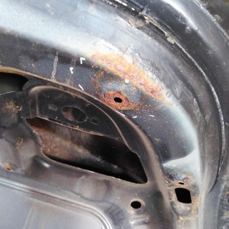 kryska-bagaznika-geely-emgrand-ec7-defekt-art-110108-big-1