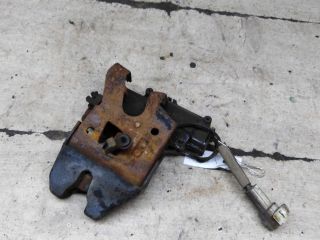 zamok-kryski-bagaznika-geely-emgrand-ec7-art-110944