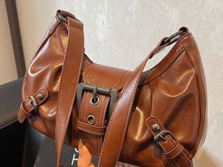 zenskaia-sumka-v-stile-y2k-baikerskaia-baget-sumka-s-priazkoi-retro-vintaz-koricnevaia