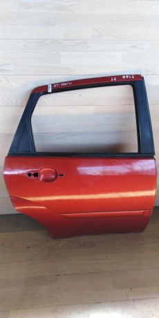 dver-zadniaia-pravaia-ford-focus-i-krasnogo-cveta-sedan-xetcbek-art-14668-big-0