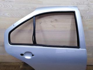 dver-zadniaia-pravaia-volkswagen-bora-art-23150