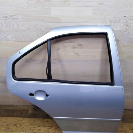 dver-zadniaia-pravaia-volkswagen-bora-art-23150-big-0