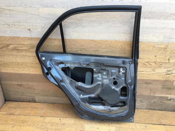 dver-zadniaia-levaia-mitsubishi-carisma-rest-art-33135-big-1